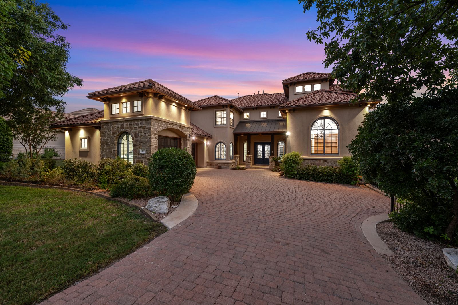 Lake Pointe luxury homes