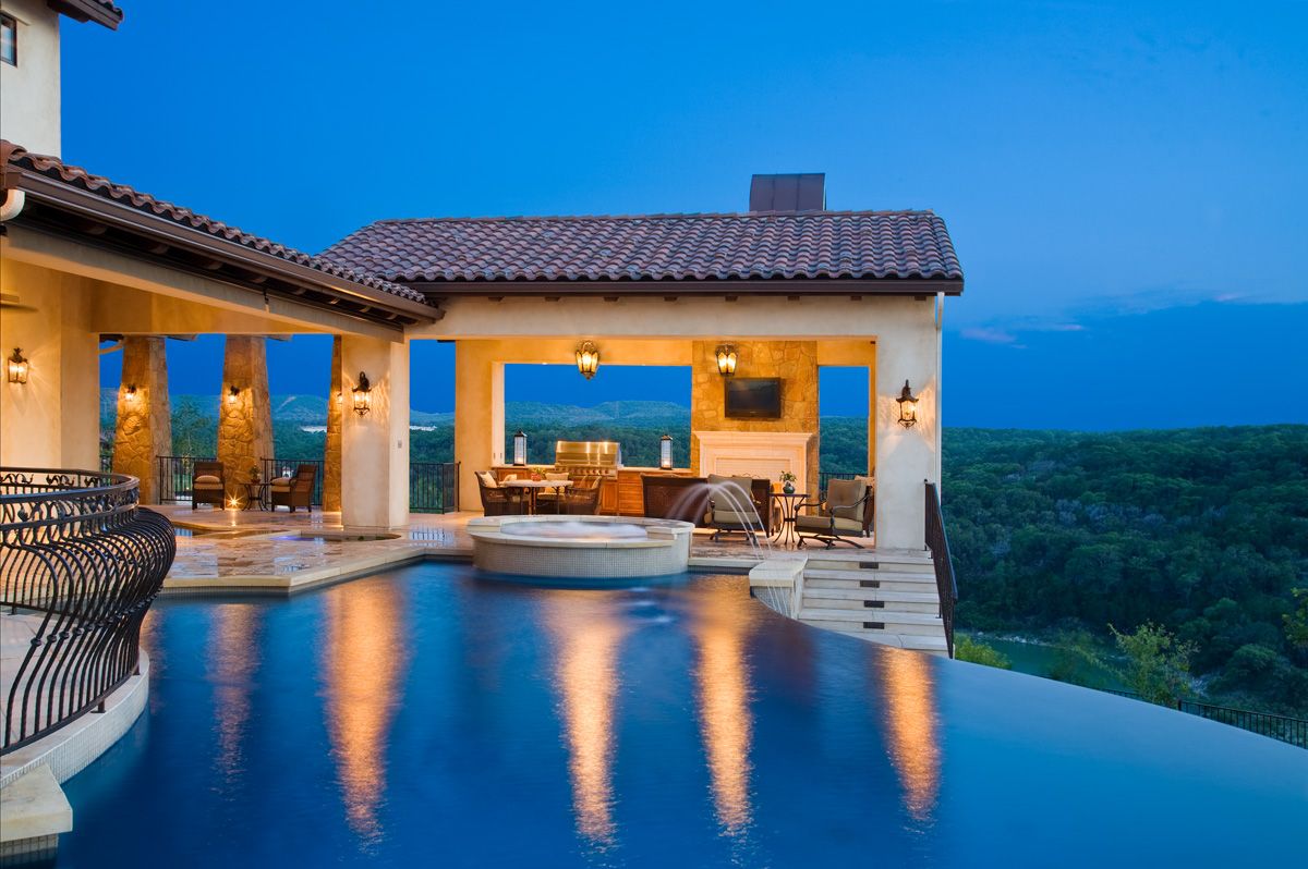 Rough Hollow community